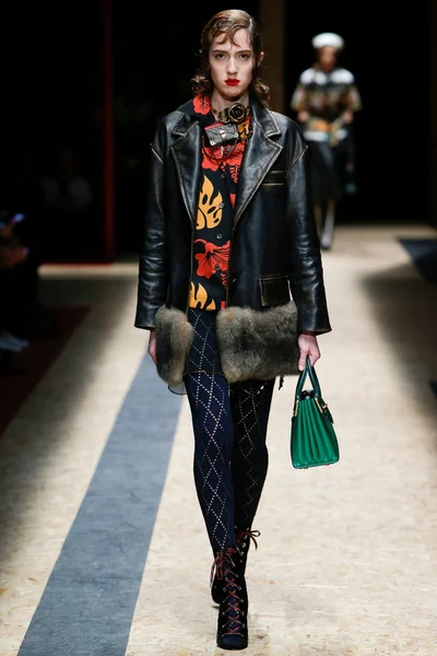 Look 10